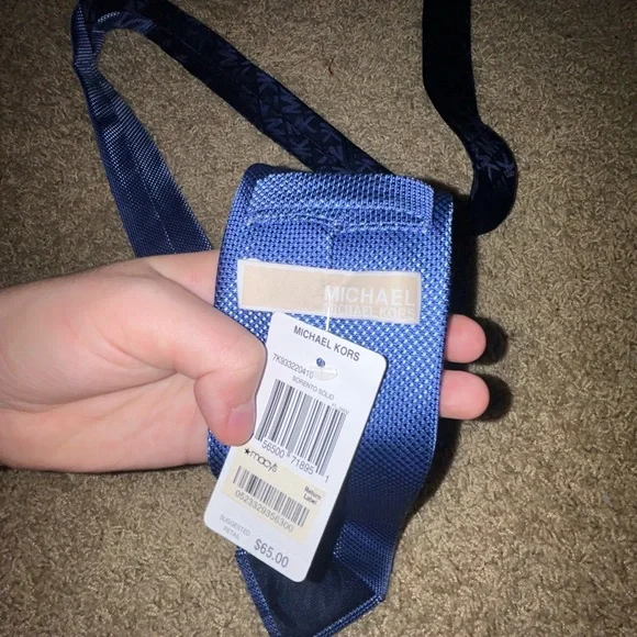 Michael Kors Navy Blue Tie 100% silk - Picture 3 of 10